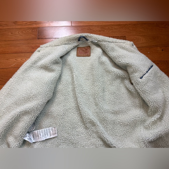 Levi’s Sherpa Lined Light Wash Denim Trucker Jacket - Picture 4 of 5